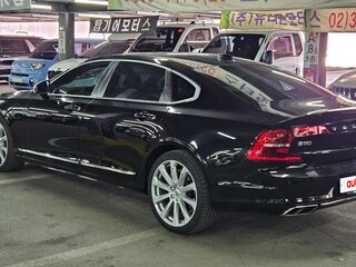 2023 Volvo S90 II Рестайлинг, чёрный, 5150777 рублей, вид 2