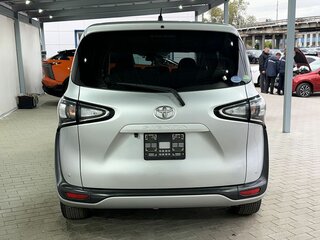 2018 Toyota Sienta II Рестайлинг, серебристый, 1459000 рублей, вид 4