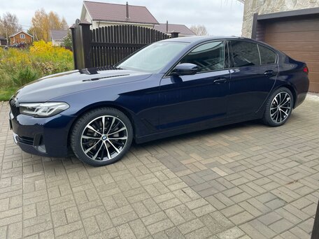 2022 BMW 5 серии 530i xDrive VII (G30/G31/G38) Рестайлинг, синий, 4800000 рублей, вид 2