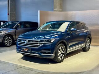 2019 Volkswagen Touareg III, синий, 3810000 рублей, вид 3