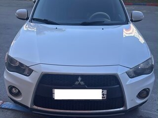 2011 Mitsubishi Outlander II Рестайлинг, белый, 1150000 рублей, вид 1