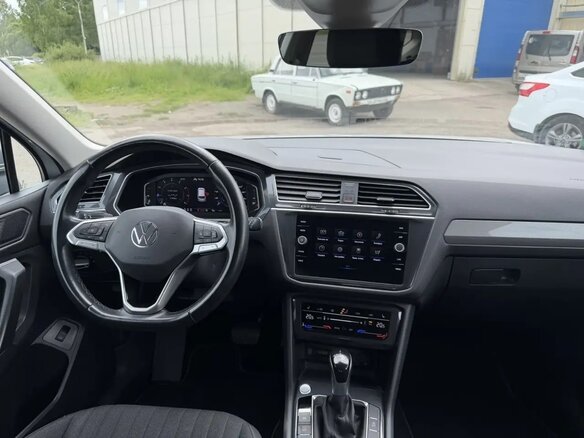 2022 Volkswagen Tiguan Allspace II Рестайлинг, белый - вид 14