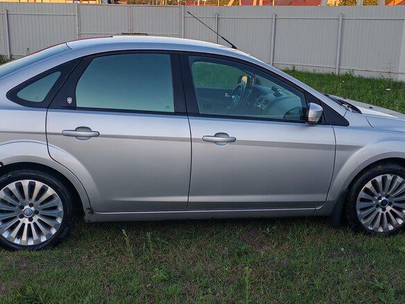 2008 Ford Focus II Рестайлинг, серебристый, 600000 рублей - вид 2