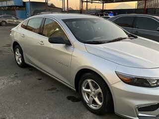2017 Chevrolet Malibu IX, серебристый, 1300000 рублей, вид 2