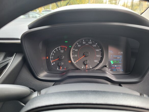 2019 Toyota Corolla XII (E210), чёрный, 1590000 рублей - вид 8
