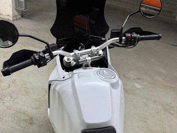 2025 Ducati DesertX, белый, 1250000 рублей - вид 9