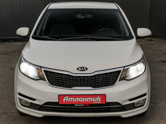 2016 Kia Rio III Рестайлинг, белый, 960000 рублей - вид 2