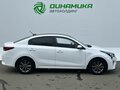 2021 Kia Rio IV Рестайлинг, белый - вид 3