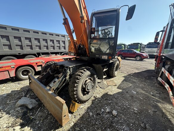 2022 UMG E185W, оранжевый, 4647000 рублей