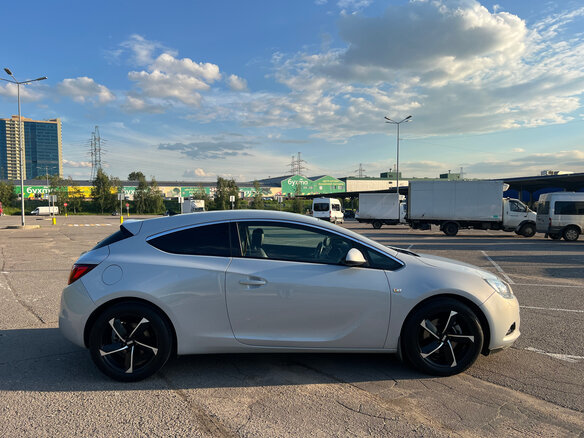 2012 Opel Astra GTC J Рестайлинг, белый, 750000 рублей - вид 30