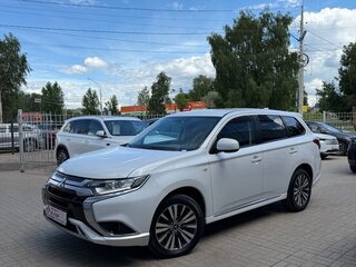 2022 Mitsubishi Outlander III Рестайлинг 3, белый, 2350000 рублей, вид 2