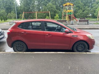 2015 Kia Rio III Рестайлинг, красный, 850000 рублей, вид 4