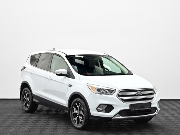 2017 Ford Kuga II Рестайлинг, белый, 1215000 рублей