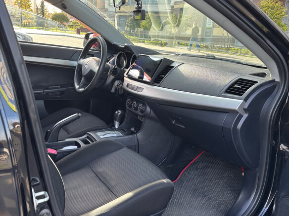 2012 Mitsubishi Lancer X Рестайлинг, чёрный, 750000 рублей - вид 2