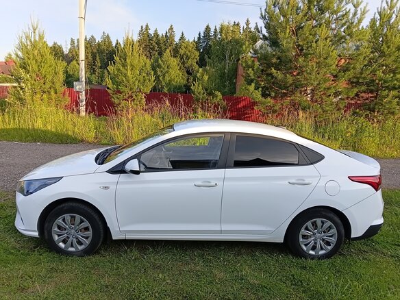 2020 Hyundai Solaris II Рестайлинг, белый, 1300000 рублей - вид 4