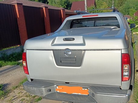 2007 Nissan Navara (Frontier) III (D40), серый, 900000 рублей, вид 3