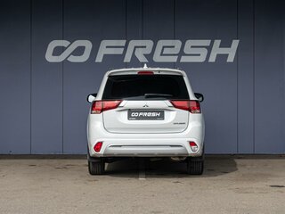 2022 Mitsubishi Outlander III Рестайлинг 3, белый, 2550000 рублей, вид 4