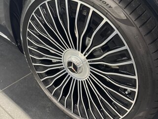 2026 Mercedes-Benz Maybach S-Класс 580 II (Z223) Рестайлинг, чёрный, 43900000 рублей, вид 4