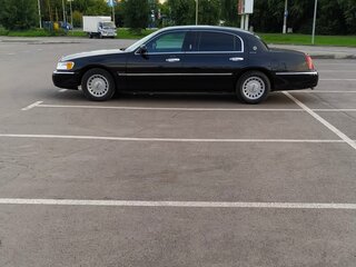 2001 Lincoln Town Car III, чёрный, 1900000 рублей, вид 3