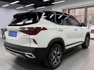 2022 Kia KX3, белый, 1669999 рублей, вид 3