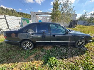 1997 Mercedes-Benz E-Класс 220 II (W210, S210), синий, 255000 рублей, вид 3
