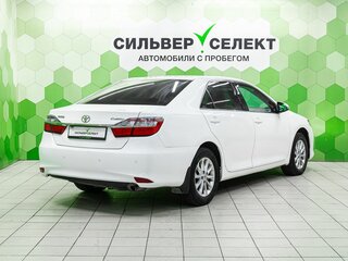 2015 Toyota Camry VII (XV50) Рестайлинг, белый, 1670000 рублей, вид 2