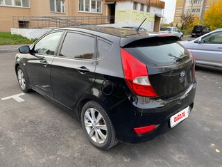 2013 Hyundai Solaris I, чёрный, 560000 рублей, вид 4