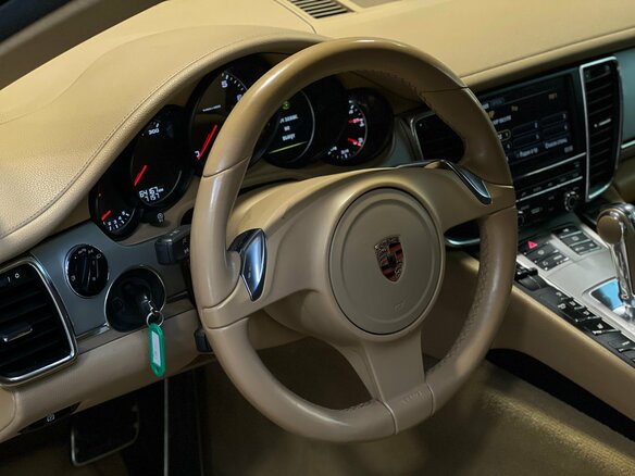 2011 Porsche Panamera 4 I, красный, 2350000 рублей - вид 13