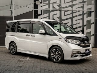 2017 Honda Stepwgn V, белый, 1990000 рублей, вид 1