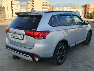 2021 Mitsubishi Outlander III Рестайлинг 3, серебристый, 2270000 рублей, вид 4