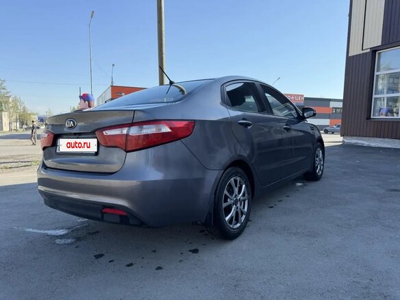 2014 Kia Rio 6-speed III, серый, 1300000 рублей - вид 5