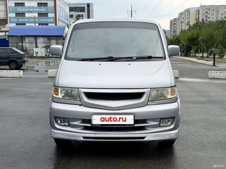 2000 Mazda Bongo Friendee I Рестайлинг, серебристый, 500000 рублей, вид 1