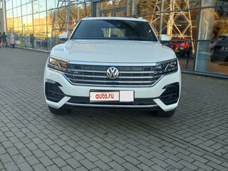 2019 Volkswagen Touareg III, белый, 6700000 рублей, вид 2