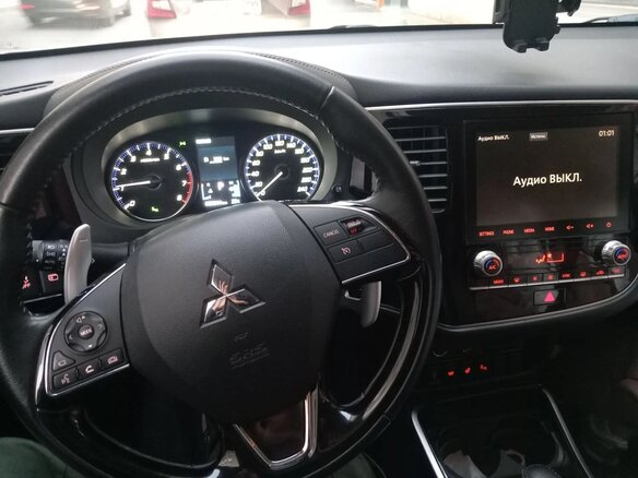 2021 Mitsubishi Outlander III Рестайлинг 3, белый - вид 9