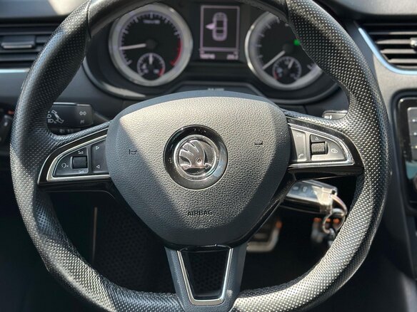 2017 Skoda Octavia III (A7), белый, 1700000 рублей - вид 8