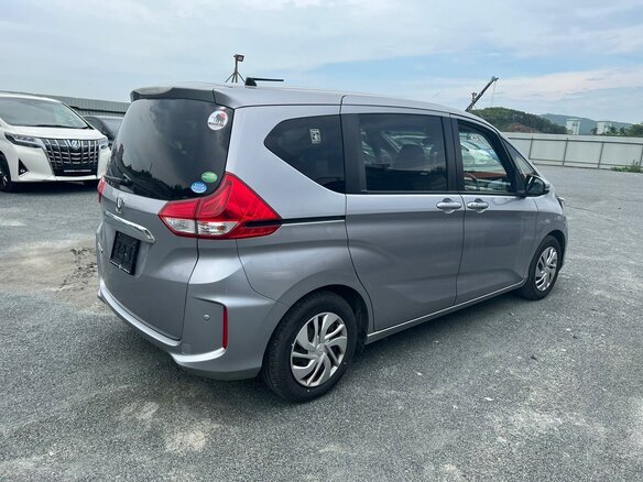 2019 Honda Freed II, серый, 1400000 рублей - вид 12