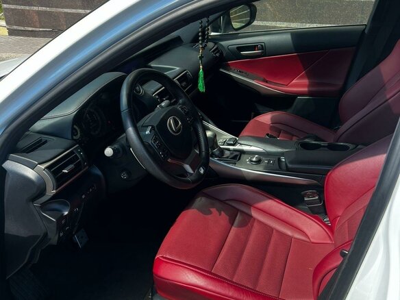 2018 Lexus IS 300 III Рестайлинг, белый, 3280000 рублей - вид 5