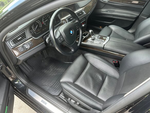 2012 BMW 7 серии Long 740Li V (F01/F02/F04), чёрный, 1700000 рублей - вид 7