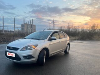 2010 Ford Focus II Рестайлинг, серебристый, 600000 рублей, вид 1
