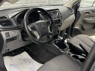 2017 Mitsubishi L200 V, серый, 1930000 рублей, вид 3