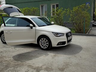 2010 Audi A1 I (8X), бежевый, 980000 рублей, вид 2