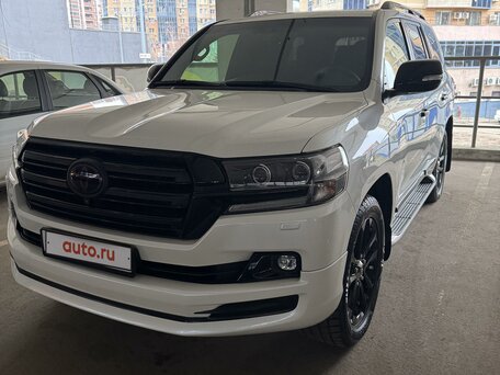 2018 Toyota Land Cruiser 200 Series Рестайлинг 2, белый, 8700000 рублей, вид 4