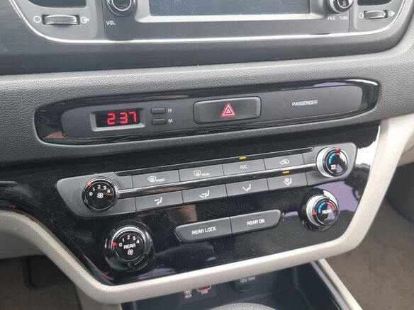 2019 Kia Carnival III, серебристый, 3000000 рублей - вид 11