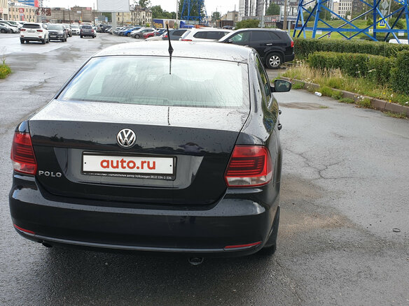 2015 Volkswagen Polo V Рестайлинг, чёрный, 750000 рублей - вид 3