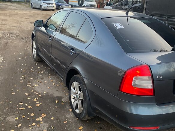 2011 Skoda Octavia II (A5) Рестайлинг, серый, 700000 рублей - вид 6
