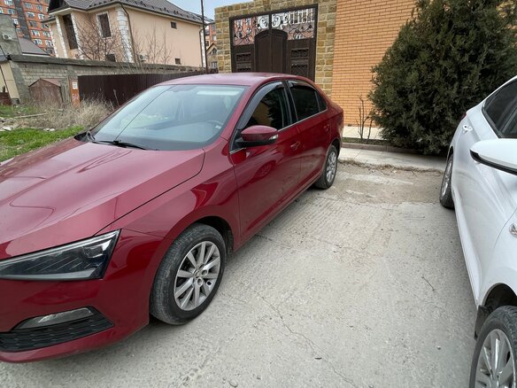 2021 Skoda Rapid II, красный, 1700000 рублей - вид 2