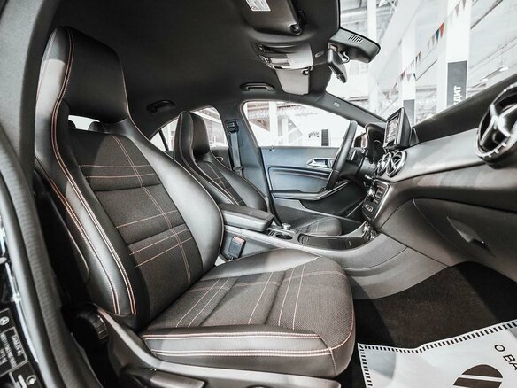 2013 Mercedes-Benz CLA 200 I (C117, X117), чёрный - вид 28