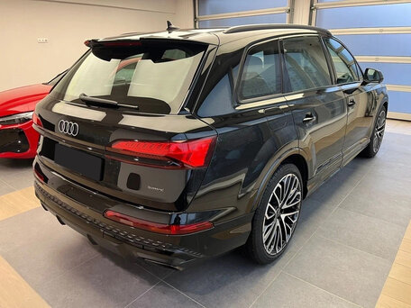 2025 Audi Q7 55 TFSI II (4M) Рестайлинг 2, чёрный, 11830000 рублей, вид 4