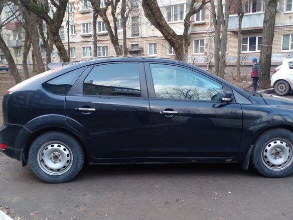2010 Ford Focus II Рестайлинг, чёрный, 530000 рублей - вид 2
