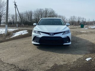 2021 Toyota Camry VIII (XV70) Рестайлинг, белый, 3400000 рублей, вид 1
